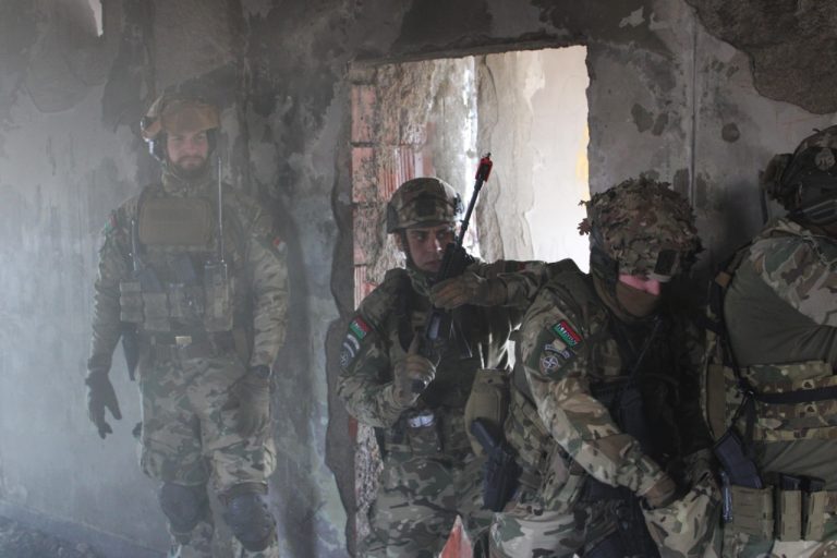 Ushtarët e KFOR-it zhvillojnë stërvitje të Betejës së Afërme (CQB)