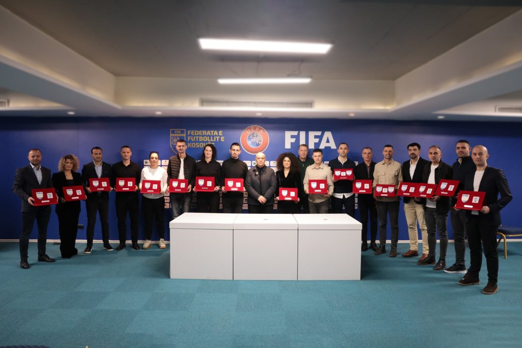 Federata e Futbollit e Kosovës ka bërë sot ndarjen e stemave të FIFA-s për gjyqtarët dhe asistentët për vitin 2026.