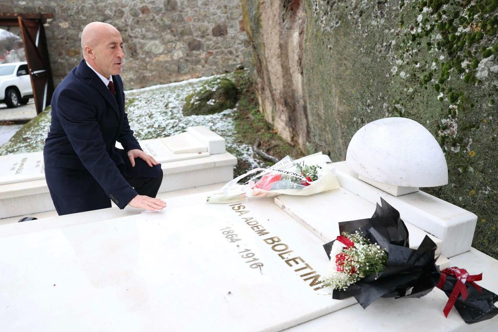 Haradinaj nderon Isa Boletinin në përvjetorin e rënies së tij