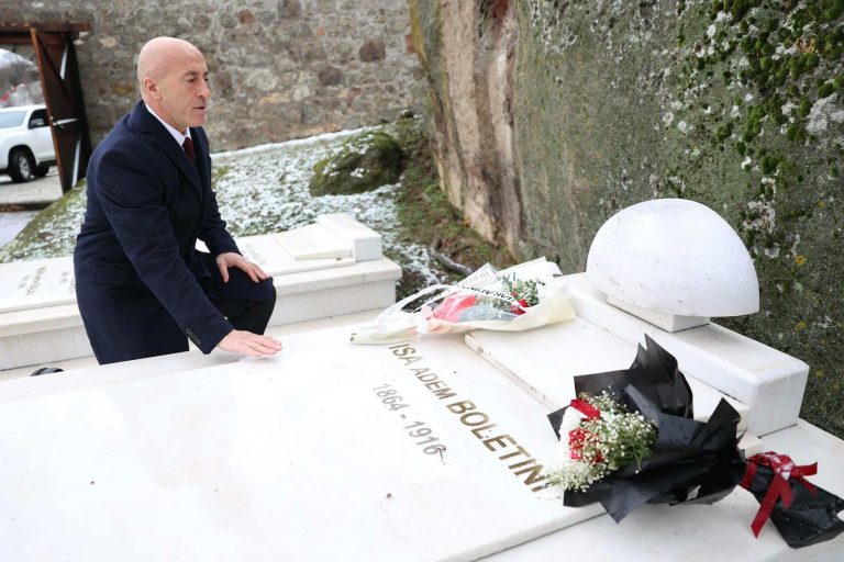 Haradinaj nderon Isa Boletinin në përvjetorin e rënies së tij