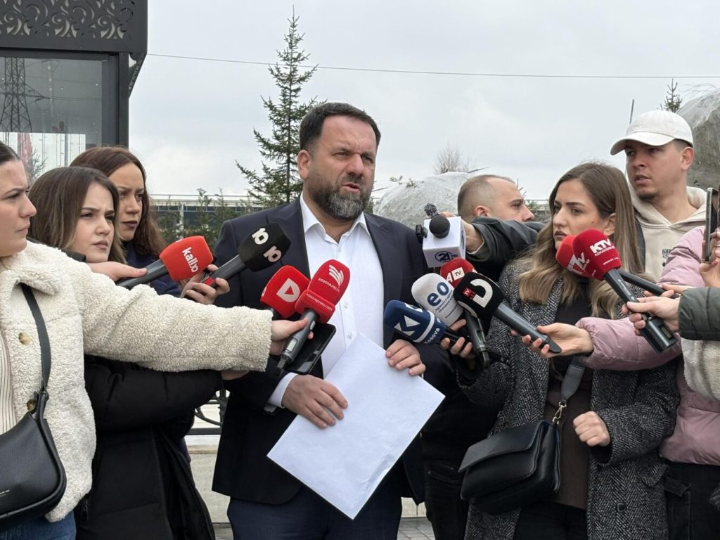 Rukiqi: Do të votoj kundër dorëheqjes së Abdixhikut, vendimi final i takon delegatëve të LDK-së