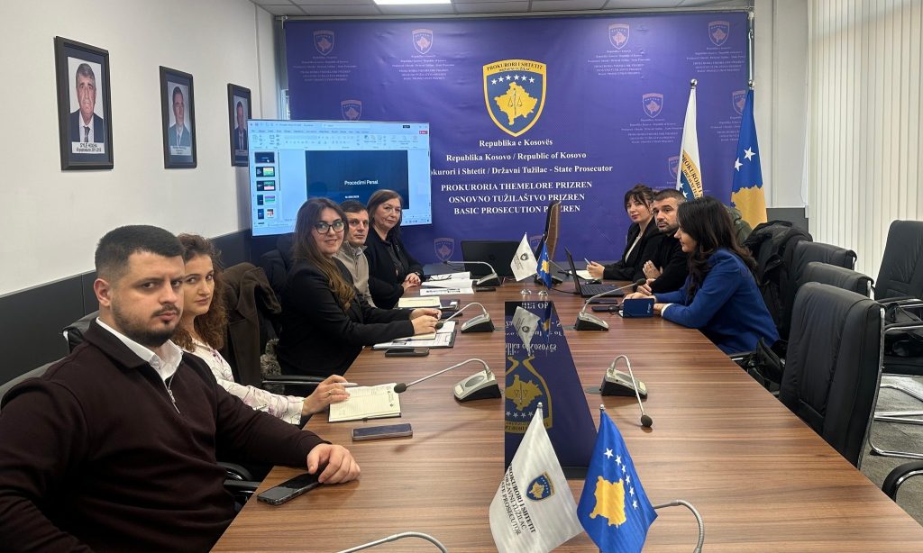 Takim ndërinstitucional në Prizren për luftimin e kontrabandës me migrantë