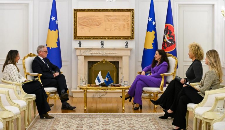 Presidentja Osmani takoi shefin e Misionit të OSBE-së në Kosovë, ambasadorin Gerard McGurk