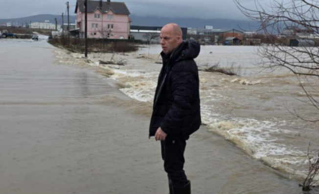 Lladrvoci apelon për qytetarët pas bllokimit të rrugëve nga vërshimet në Drenas