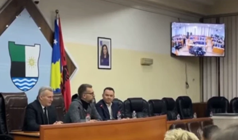 Safet Kamberi kryesues i Kuvendit në Mitrovicë pas koalicionit me LDK-në