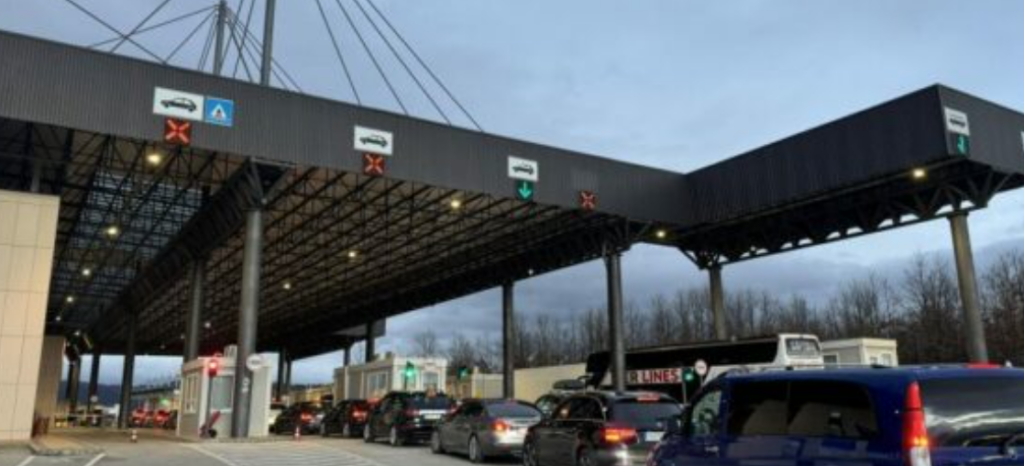 Nuk ka pritje të gjata në pikat kufitare të Kosovës