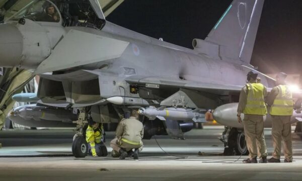 Britania dhe Franca godasin depo armësh të ISIS-it pranë Palmirës