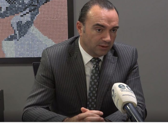 Rikthehet prodhimi në Comodita Home, Rafuna përgëzon Shkëlqim Devollin