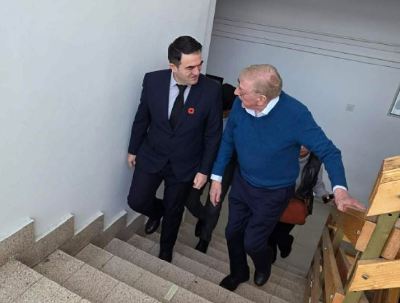 William Walker shpallet “Qytetar i Përjetshëm i Shtimes” në përvjetorin e Masakrës së Reçakut