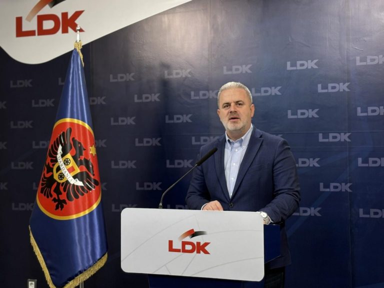 Visar Azemi kritikon rikthimin e reduktimeve të energjisë: “Menaxhim skandaloz dhe kapje e sektorit energjetik”