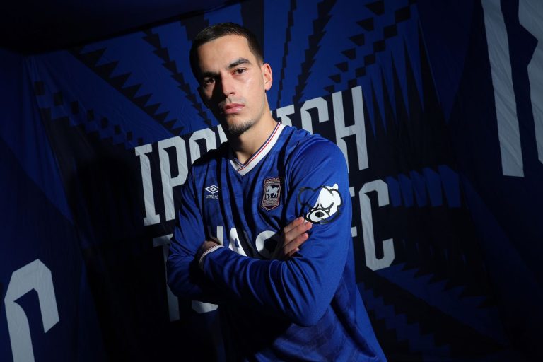 Anis Mehmeti transferohet zyrtarisht te Ipswich Town