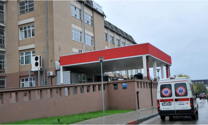 Vdiqën dy persona të aksidentuar që po trajtoheshin në spital