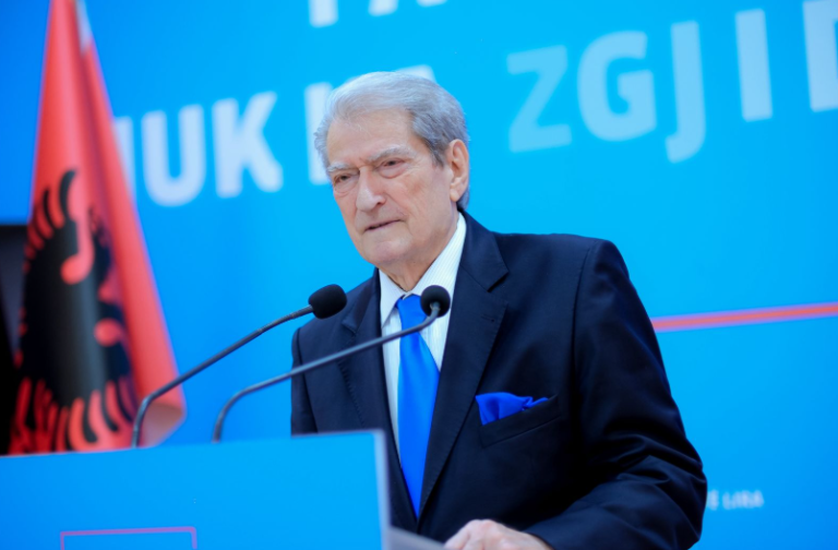 Berisha: Asnjë efektiv policie i lënduar gjatë protestës, opozita paralajmëron protesta të tjera