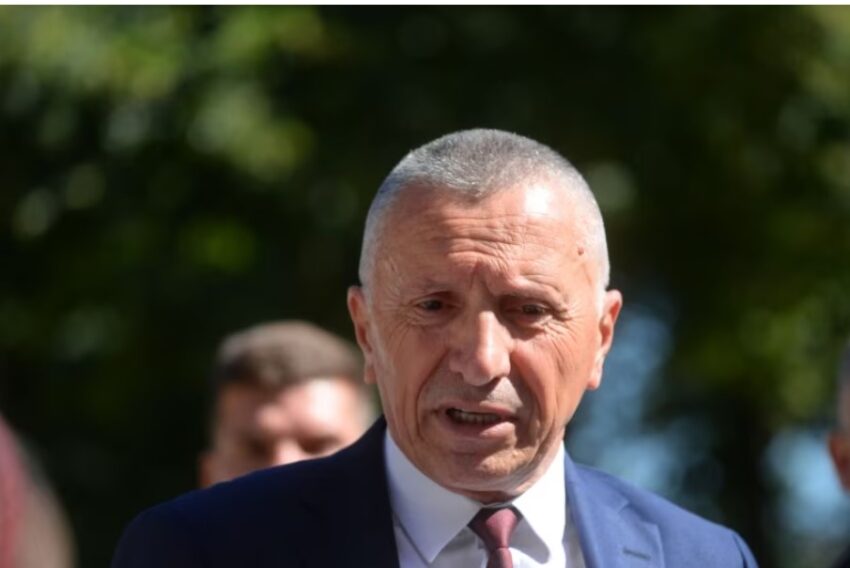 Kamberi: Vendosja e flamurit dëshmi e përndjekjes institucionale ndaj shqiptarëve në Serbi