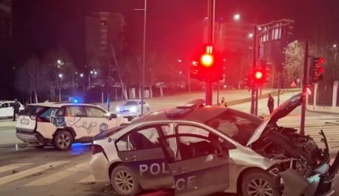 Aksident i rëndë në Prishtinë, përplasen vetura e Policisë dhe një taksi