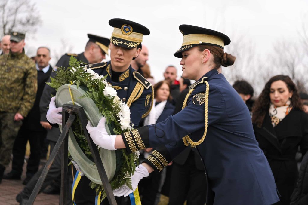 Kurti kujton Jusuf e Bardhosh Gërvallën dhe Kadri Zekën: “Vrasja e tyre nuk duhet të mbetet pa u ndriçuar”