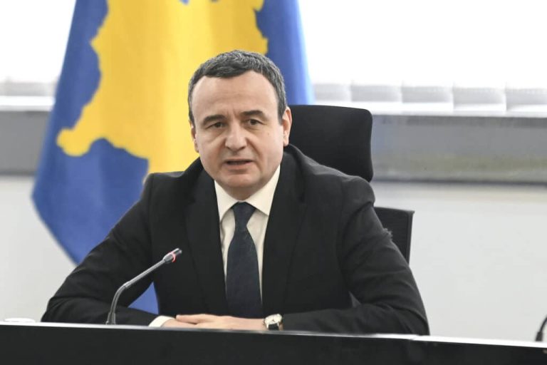 Kurti e Bislimi informojnë ambasadorët mbi zbatimin e Ligjit për të Huajt dhe Ligjit për Automjetet