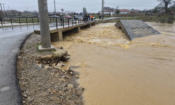 AME: Situata pas vërshimeve është e menaxhueshme, por rreziku rritet në rast reshjesh të reja