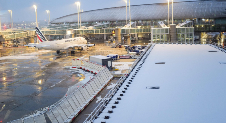 Bora e dendur anulon rreth 100 fluturime në Paris