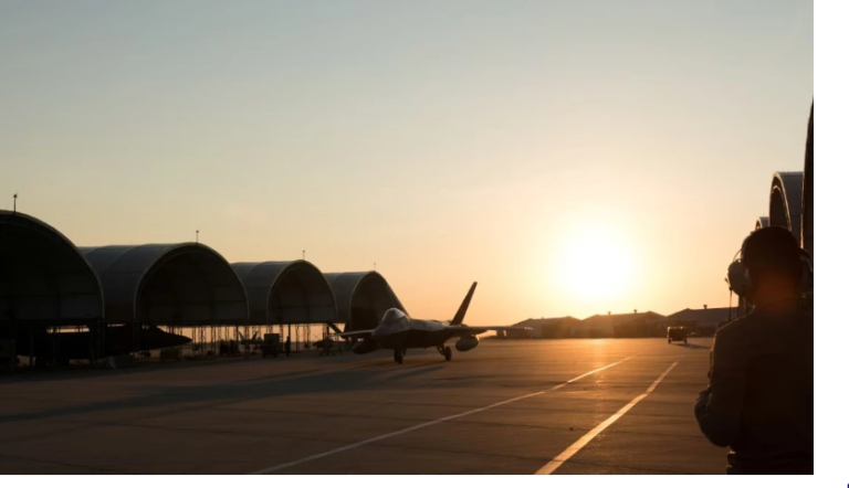 Mbretëria e Bashkuar tërheq personel ushtarak nga baza amerikane në Katar