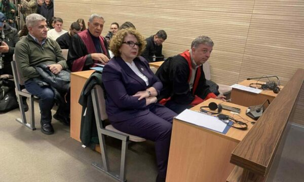 Rozeta Hajdari del para gjyqit për skandalin me “Rezeravet Shtetërore”