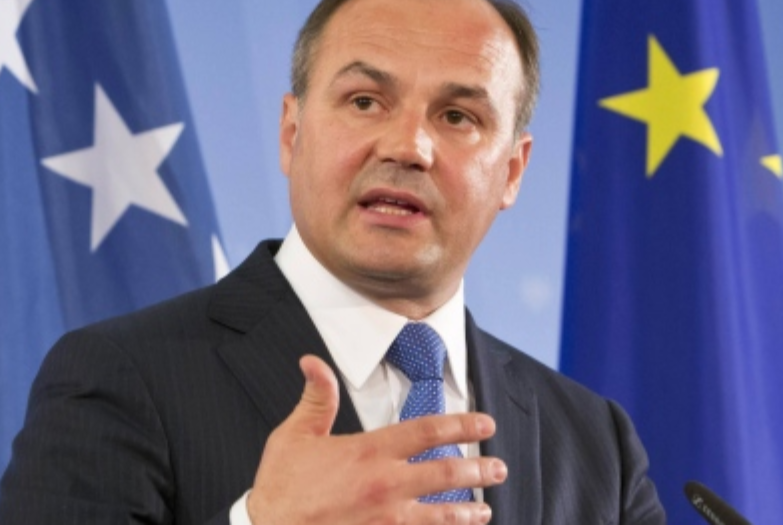 Hoxhaj e akuzon Ficon: Rele e Kremlinit brenda BE-së, pa kredibilitet për ligjin ndërkombëtar