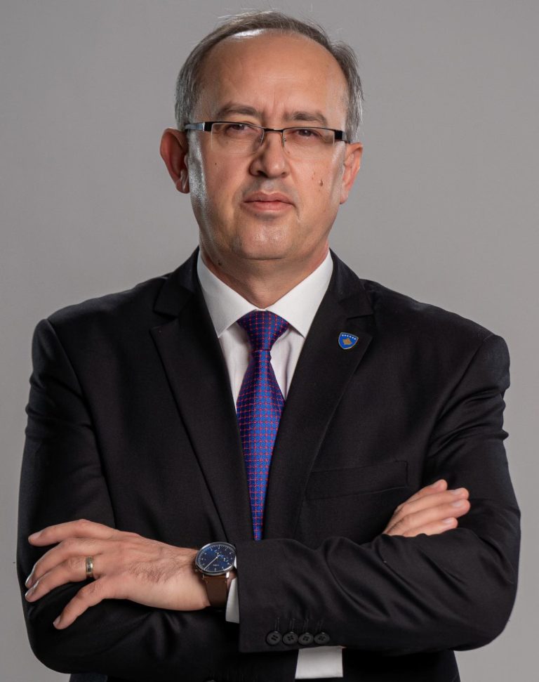 Avdullah Hoti shpall kandidaturën për kryetar të LDK-së