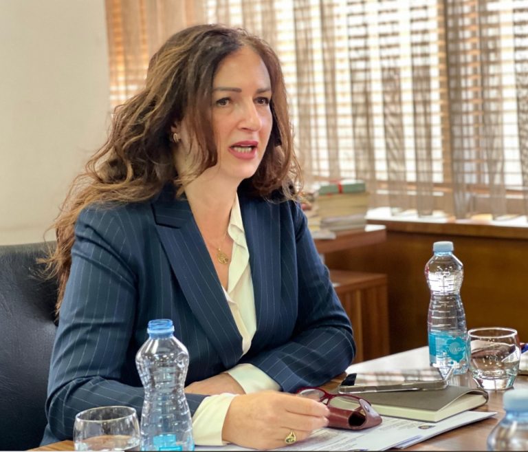 MAShTI tërheq 16 licenca të mësimdhënësve pas gjetjeve të inspektimit në Rahovec