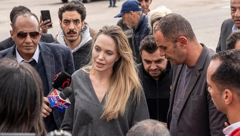 Angelina Jolie viziton kufirin Rafah për të mbështetur palestinezët e plagosur