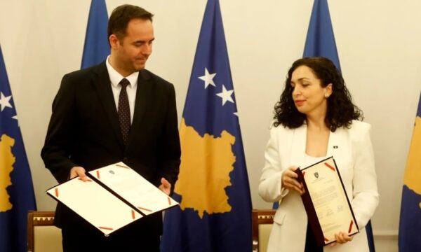 Glauk Konjufca tejkalon rekordin e Vjosa Osmanit për vota