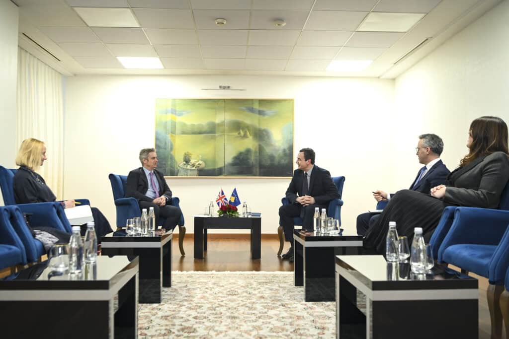 Kurti takon ambasadorin britanik, diskutojnë procesin zgjedhor dhe bashkëpunimin bilateral