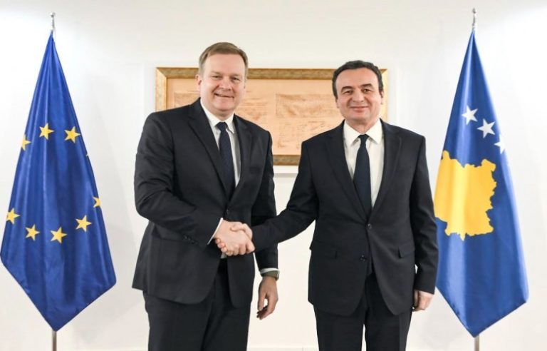 Kurti priti emisarin e BE-së Sørensen, thekson legjitimitetin e ri për dialogun