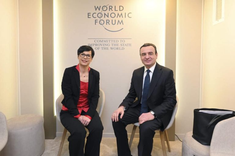 Kurti takohet me Komisioneren e BE-së për Zgjerim, Marta Kos, në Davos