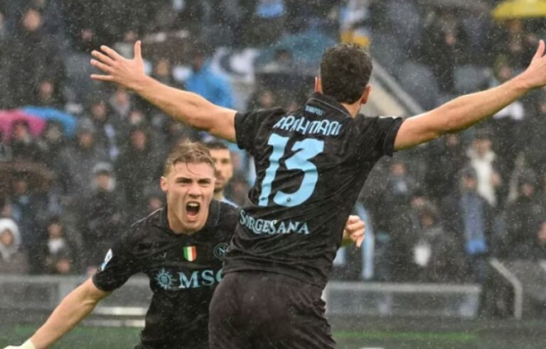 Napoli mposht Lazion 2-0 në Romë dhe ngjitet në vendin e dytë në Serie A