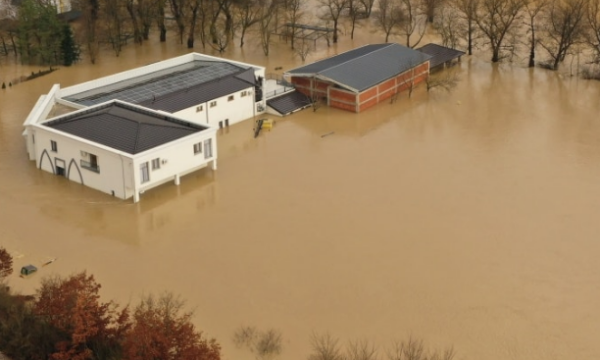 Drini i Bardhë shndërrohet në liqen te Guri i Zi, përmbytje në Klinë