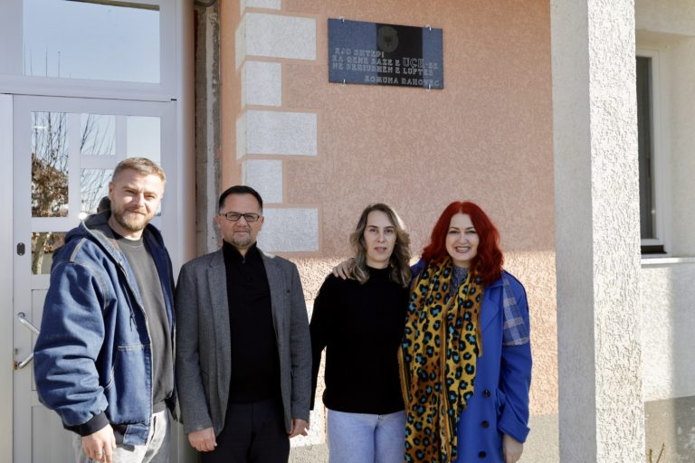 “Liria ka Emër” viziton shtëpinë-bazë të UÇK-së në Hoçë të Vogël: Liria shndërrohet në punë dhe dinjitet