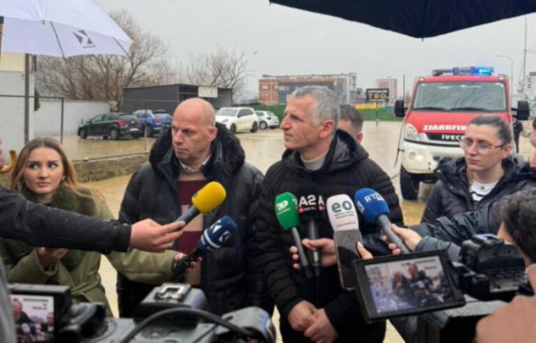 Situata në Drenas, Lladrovci: Ekipet komunale në terren, 20 familje të evakuuara