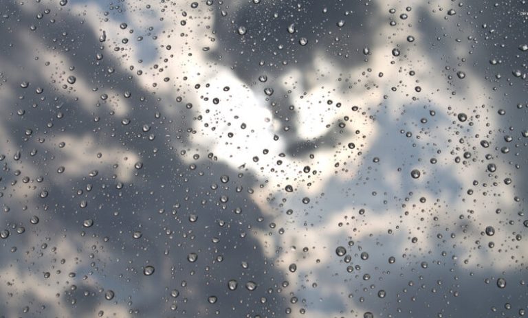 Kosovë: Mot i vranët, reshje të pakta shiu dhe bore