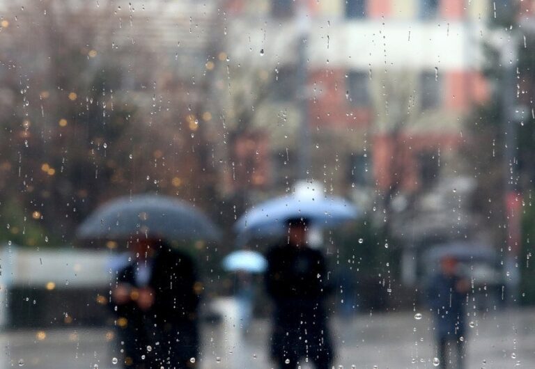 Mot i ndryshueshëm të hënën, reshje shiu dhe rritje temperaturash