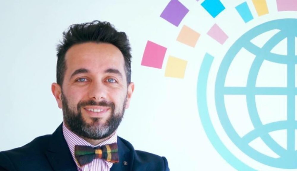 Shenoll Muharremi reagon për dorëheqjen e Hykmete Bajramit: Je model i rrallë në politikë