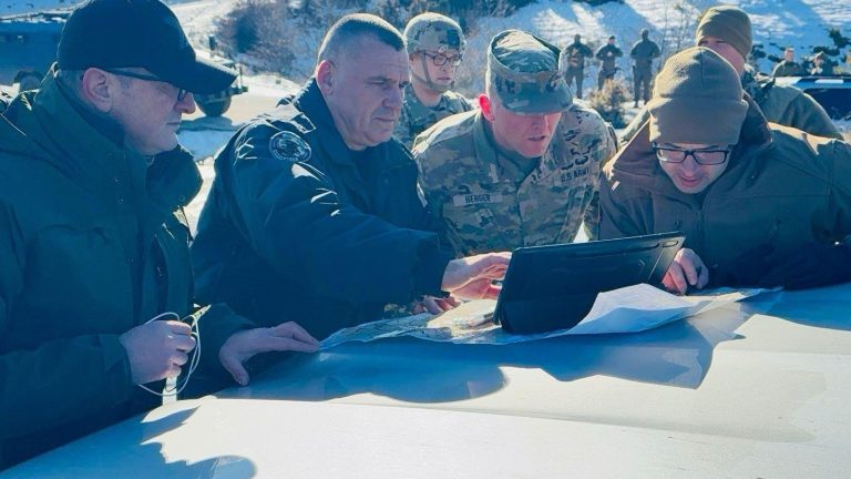  Ushtarët e KFOR-it dhe Policia e Kosovës zhvillojnë Ecjen e Komandës së Incidentit për të forcuar gatishmërinë operacionale