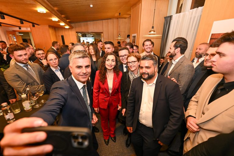 Presidentja Osmani takon mërgatën kosovare në Davos