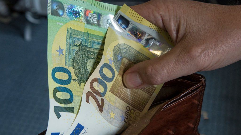 Obiliqi mbështet familjet që adaptojnë fëmijë me 350 euro në muaj