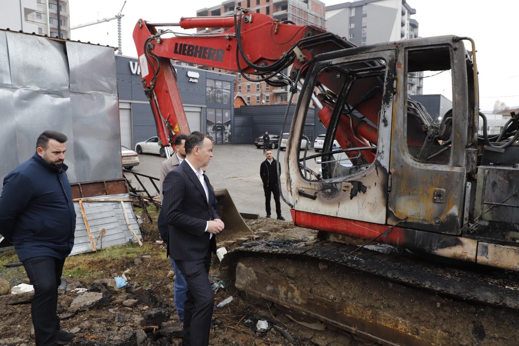 Digjet një bager në Mitrovicë, Peci: Akt kriminal dhe kërcënim ndaj rendit publik