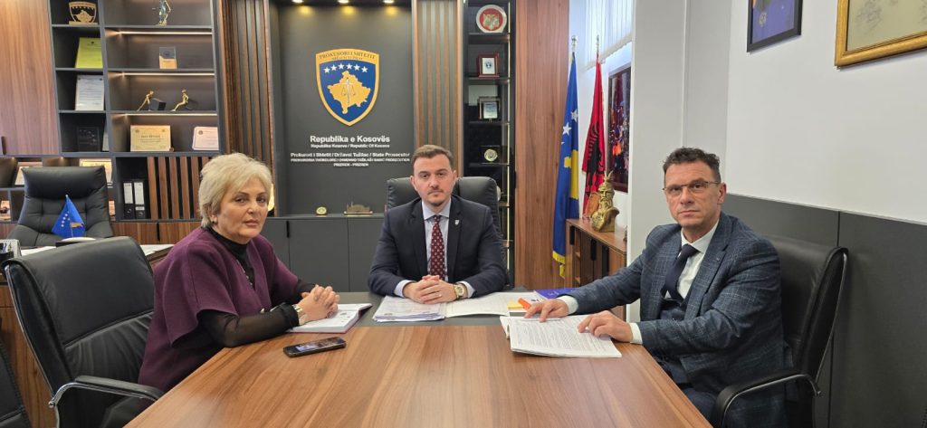 Kryeprokurori i Prizrenit takohet me Koordinatoren Nacionale për Zgjedhje