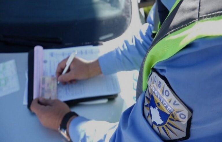 Dy vdekje nga aksidentet dhe mbi 2 mijë tiketa trafiku në 24 orë