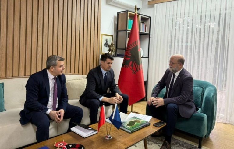 Malaj e Dedaj flasin për thellim të bashkëpunimit ekonomik Kosovë‑Shqipëri