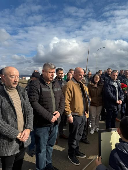 Lladrovci kujton dëshmorët e Drenasit në 36-vjetorin e rënies së tyre