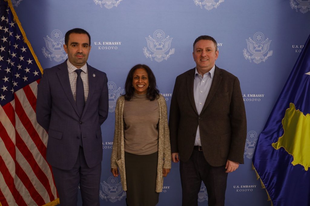 SHBA dhe AmCham diskutojnë fuqizimin e bashkëpunimit ekonomik me Kosovën