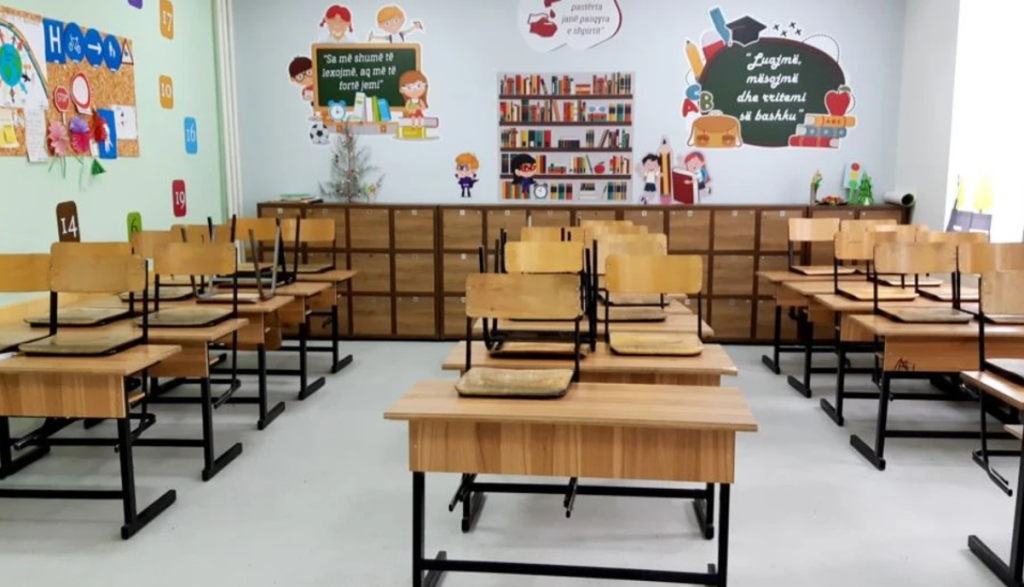 Përmbytjet shtyjnë mësimin në disa komuna